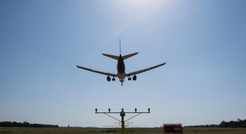 Kényszerleszállást hajtott végre egy repülő Budapesten