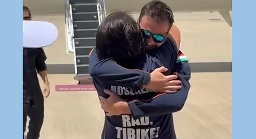 Kapu Tibor az űrutazás után végre megölelhette édesanyját (VIDEÓ)