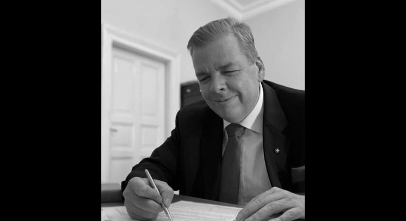 Schmuck Andor eltitkolt menyasszonyának sztorijában van egy érthetetlen részlet