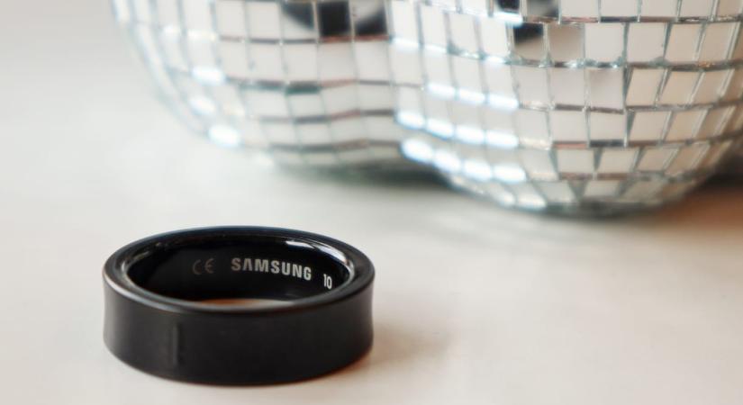 Váratlan készülékeket dobhat piacra a Samsung, nyaklánc és fülbevaló is jöhet