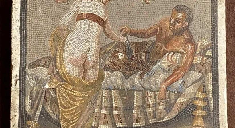 Izgalmas erotikus mozaik került vissza Pompejibe
