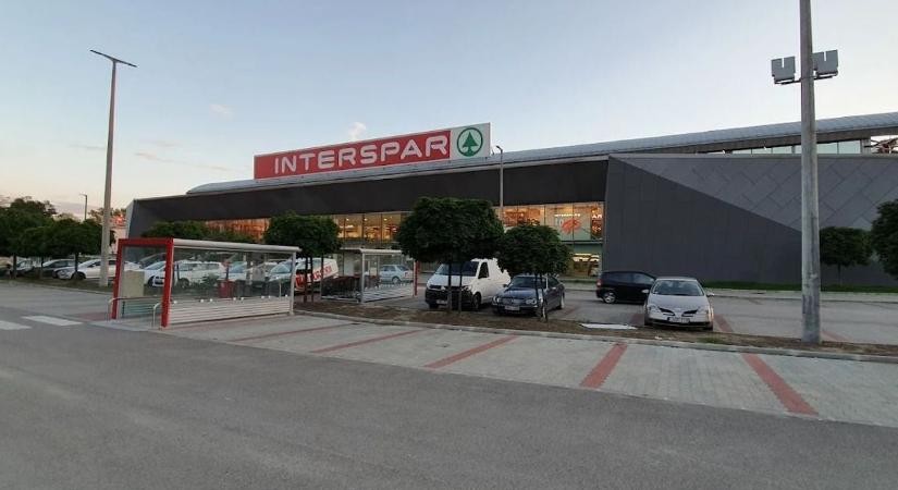 „Ez pofátlanság!” – Vegyes reakciókat váltott ki az Interspar új parkolási szabálya