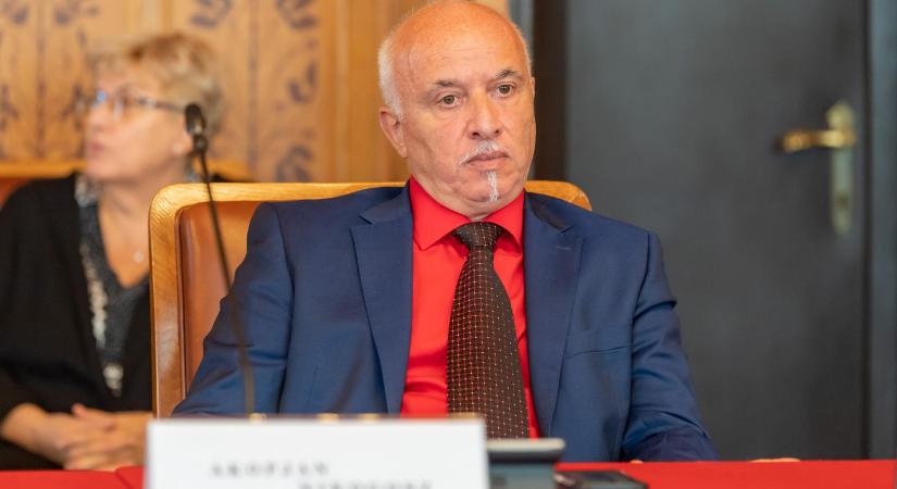 Az örmény nemzetiségi szószóló közölte, bocsánatkérést vár arcpirítóan hazug kijelentései miatt Hoppál Pétertől