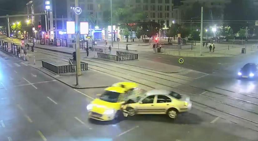 Videó: így szállt bele a budapesti ámokfutó a vétlen taxisba!
