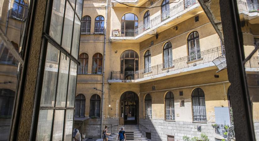 A háztartások vagyonának közel fele lakásokban fekszik, a gyors ingatlanáremelkedés az egyik oka a magyarok gazdagodásának