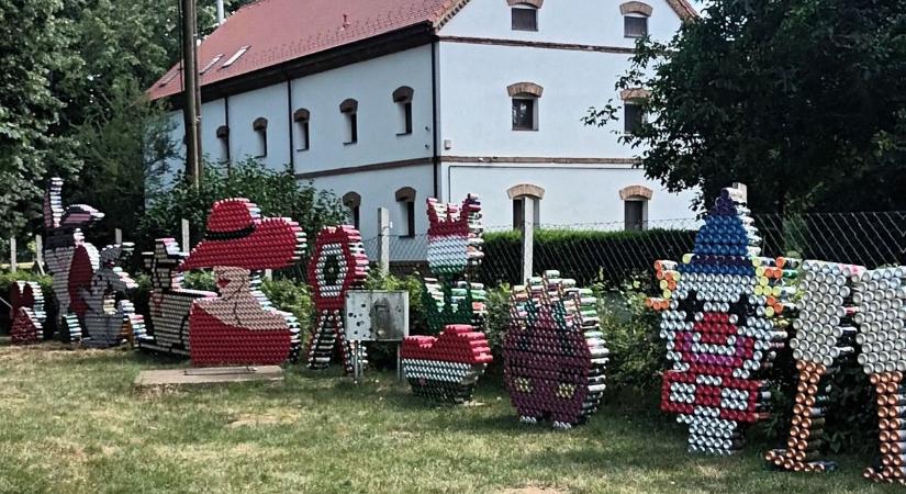 Ne tapogassák a kalapos nőt, hívták fel a kisgyalániak figyelmét