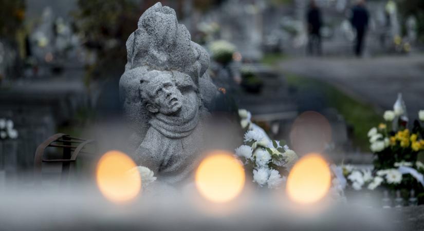 Újra nyitva a fővárosi temetők mellékkapui