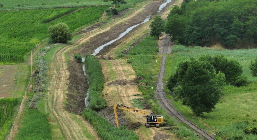 A tiltakozás után leállította a vízügy a Zagyva kotrását
