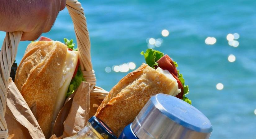 5 tipp, hogyan spórolj strandon: strandételek és italok költséghatékonyan