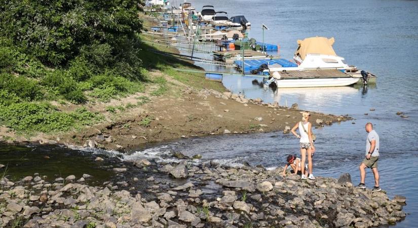 Szombaton figyeltek fel a furcsa hangra, egy közeli lakásba becsöngető fiú hozta a hírt – videóval, galériával