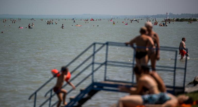 Megoldottuk a rejtélyt, miért nem fürdenek a helyiek a Balatonban