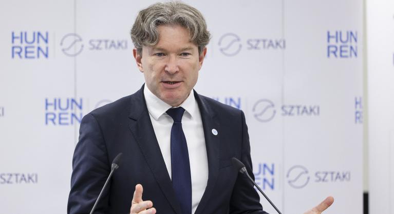 Jakab Roland: Történelmi lépést tesz Magyarország a szuperszámítógépes technológiák terén