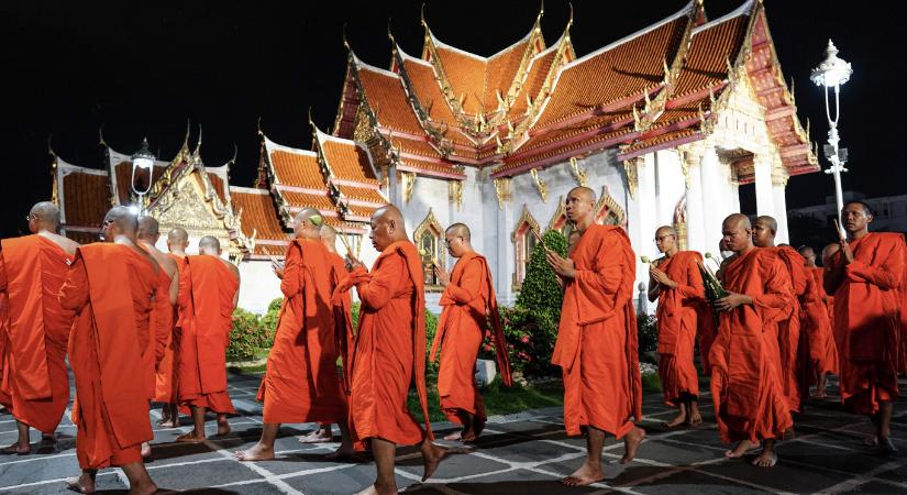 Buddhista szerzetesekkel feküdt le egy thai nő, aztán a felvételekkel zsarolta őket