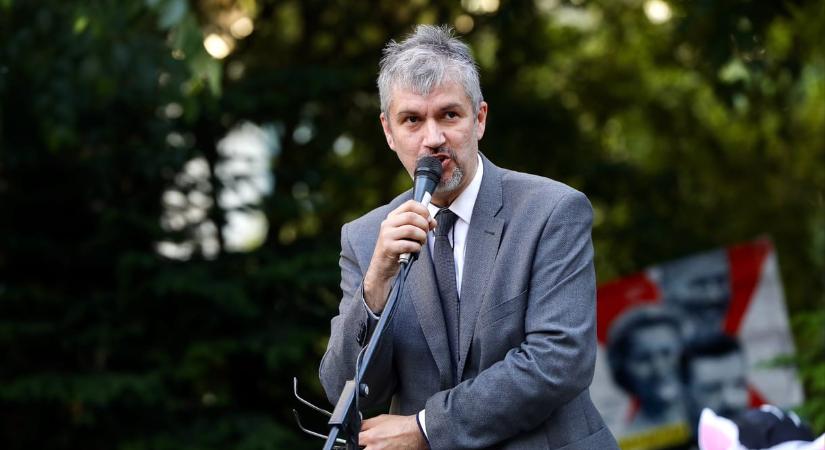 Hadházy Ákos: Nem sokat ér a közjegyzői hitelesítés a kormány véleménynyilvánító népszavazásánál