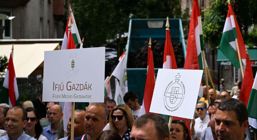 A brüsszeli agrárpolitika ellen tüntettek a gazdák Budapesten