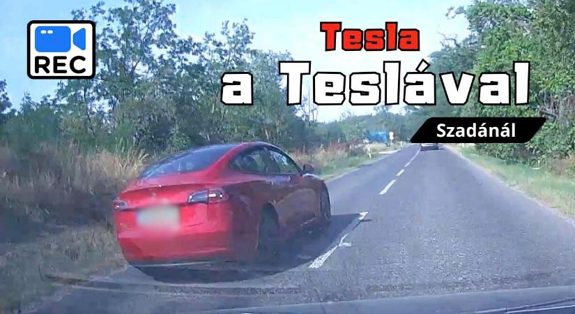 Tesla a Teslával – ez van, ha valaki semmibe veszi a KRESZ-t: hajmeresztő jelenet Szadánál