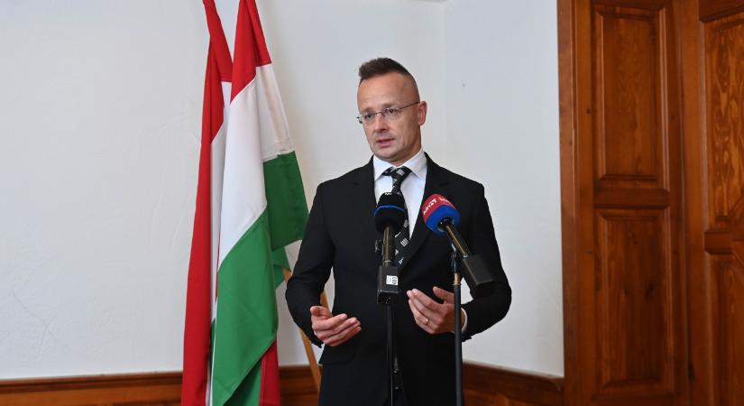 Szijjártó kezdeményezte, hogy az EU szankciós listára tegyen három ukrán katonai vezetőt