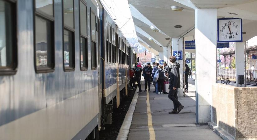 Friss adatokat közölt a MÁV a késésekről - így teljesítettek a vonatok a miskolci vonalon