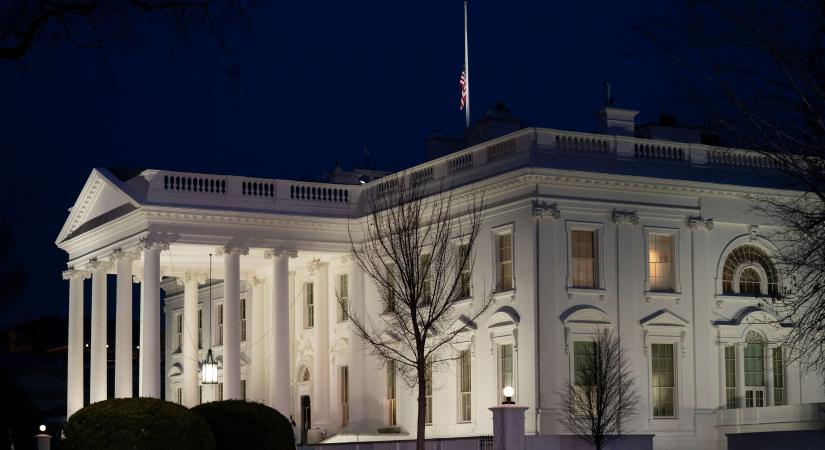 A leköszönő Trump-kormány tagjai műtárgyakat vittek ki a Fehér Házból