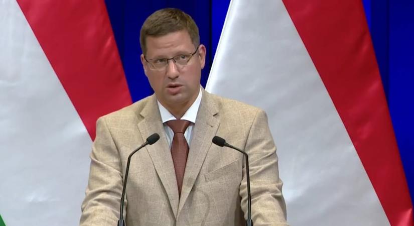 Megkérdezzük, miért árverezi el a kormány a fél belvárost - élőben a kormányinfóról