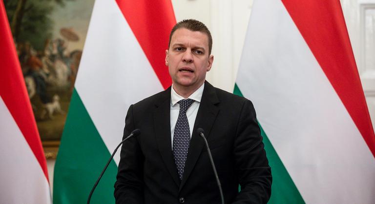 Megerősítette az EU az ukrán kényszersorozók túlkapásait, a magyar kormány szankciós listára tenné őket