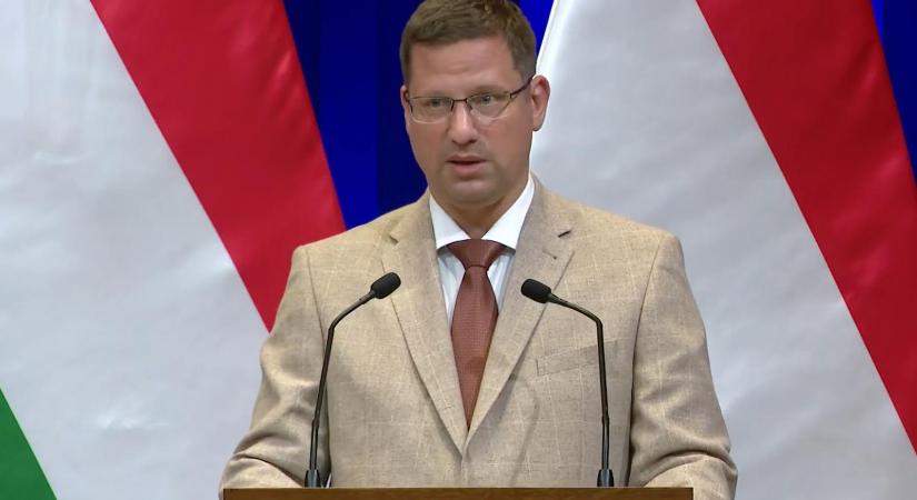 Gulyás Gergely szerint Orbán Viktor magánutakra soha nem utazott magánrepülőgéppel
