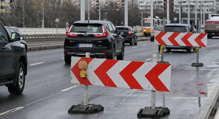 Nagy forgalmú budapesti hídon jönnek lezárások nyár végéig: átalakul a közlekedés éjjelente