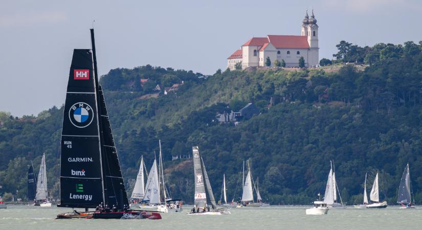 Meglepő helyről kapnak segítséget a megsérült balatoni vitorlások