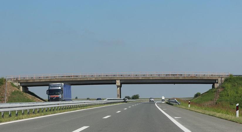 Aláírásgyűjtés az autópályadíj megszüntetésére egy útszakaszon