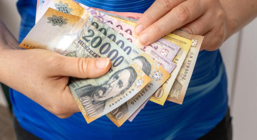 Nem tudja elengedni a forint a lélektani határt