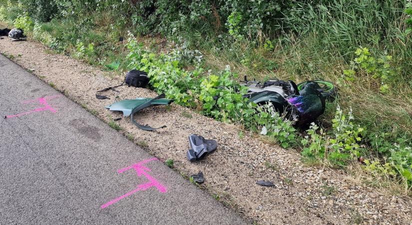 Pótkocsinak csapódott egy motoros Mezőfalva után