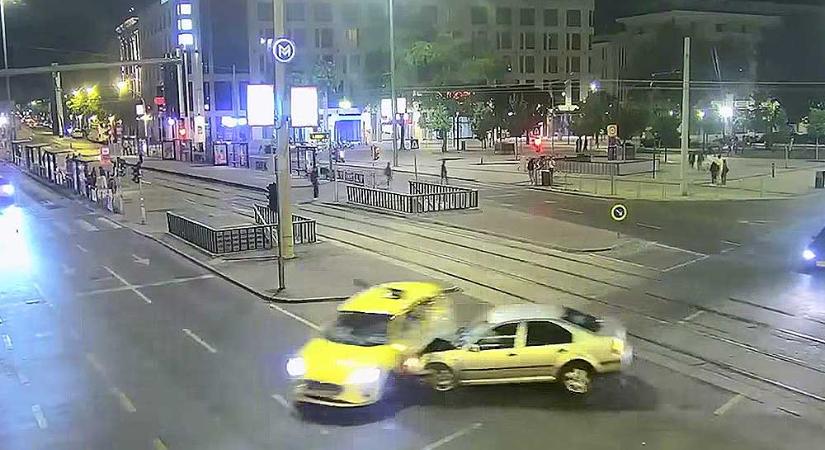 Autósüldözés a belvárosban: menekülés közben taxival ütközött a bedrogozott ámokfutó, elfogták a rendőrök – videó a cikkben