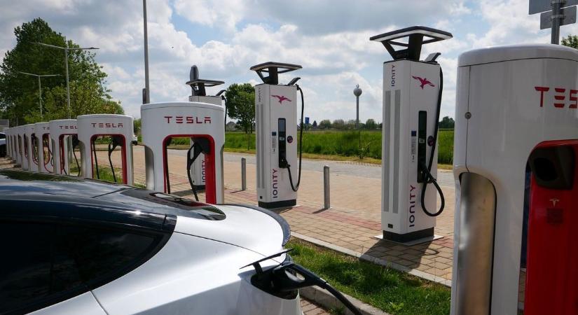 Van elektromos töltőállomás a házatokban? Akkor ez a változás titeket is érinthet