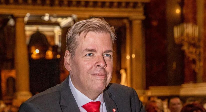 Tragédia! Schmuck Andor milliókat adományozott, de saját életmentő kezelésére már nem maradt pénze?