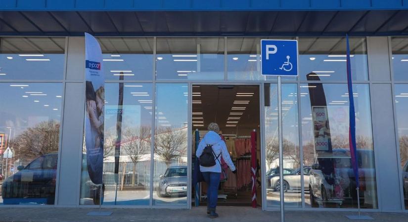 Szülők figyelem! Fulladásveszély miatt hív vissza gyerekruhát a Pepco