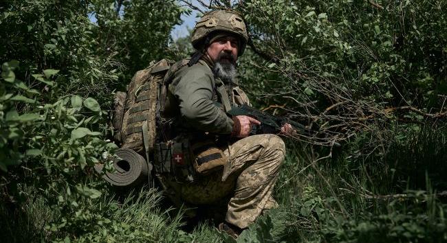 Mostantól a 60 év feletti ukránok is katonai szolgálatba léphetnek szerződéssel, a Legfelső Tanács elfogadta a törvényt
