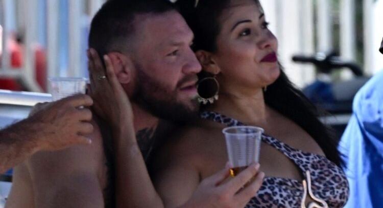 Fotók bizonyítják, hogy Conor McGregor megcsalta feleségét, Dee Devlint