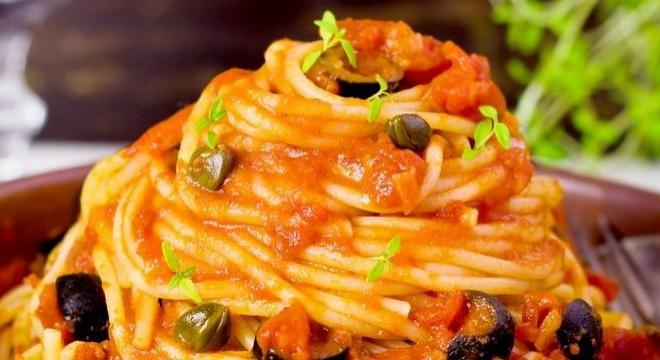 Könnyű lányok kedvence: spagetti „puttanesca”
