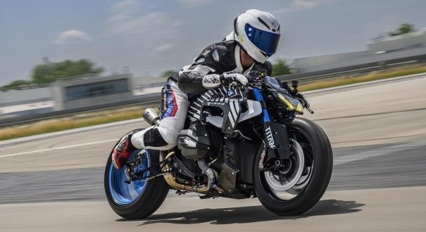 Új, 160 lovas boxer a BMW-től