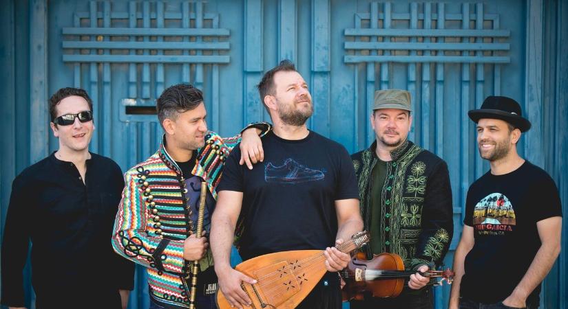 „A hagyomány nem csipketerítő” – 30 éves a Kerekes Band