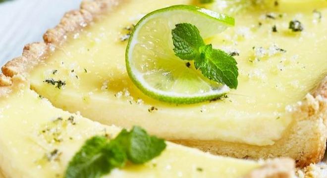 Kedvenc koktél és süti egy desszertben – ez a mojito cheesecake