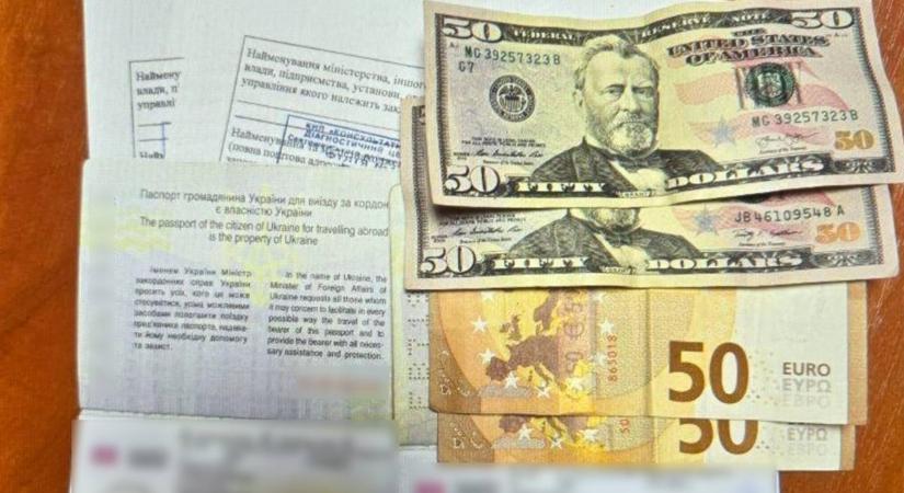 Kenőpénzt ajánlott fel az akadálymentes határátkelés érdekében