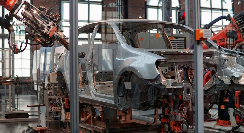 Megvan a válasz az autóipari digitalizáció ellentmondására