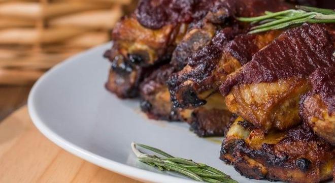 Egy pasis kaja, amiért valójában mindenki odavan: oldalas BBQ-szósszal