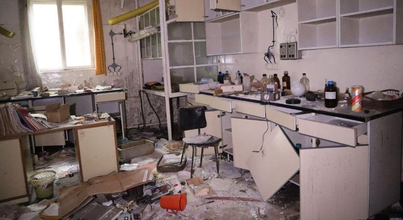 Egyik napról a másikra zárták be a nagy múltú gyárat, rejtélyesen tűntek el dolgozók