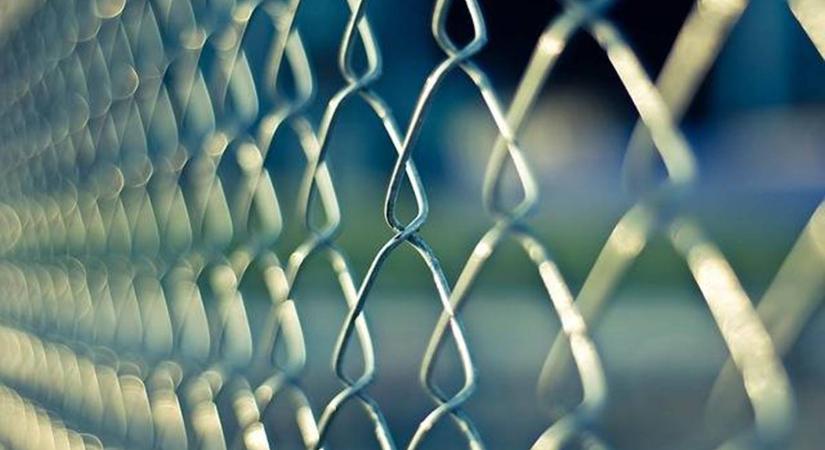 A város(ka), ami kevesli a magyar nemzeti kerítés elszigetelő hatását és „ráelszigetelődik”