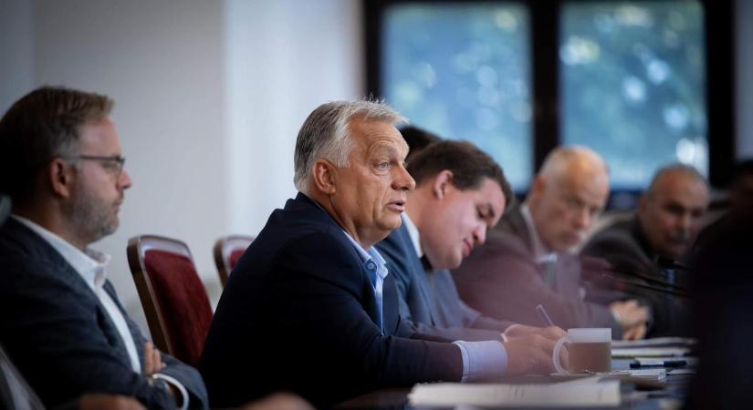 Orbán Viktor tovább emelte a kormánytagok fizetését