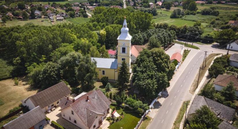 Álmosdon minden kő a helyére kerül