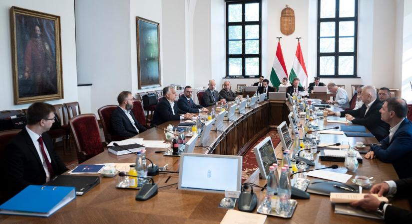 Emelkedett a kormánytagok fizetése