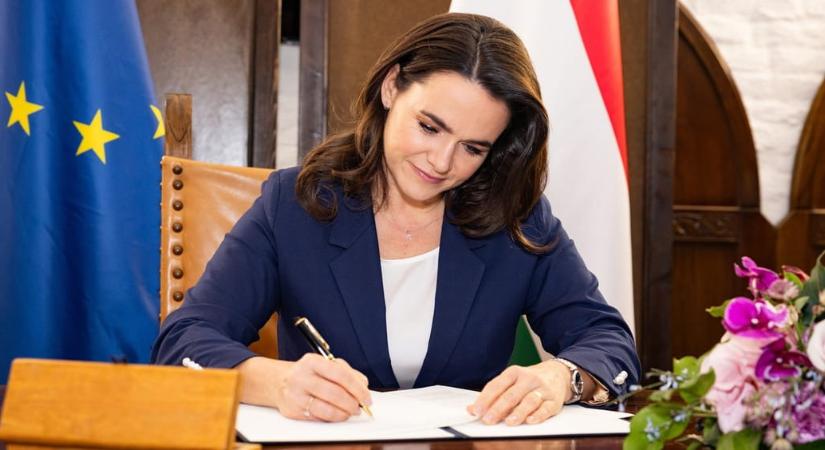 Novák Katalin 32 millió forintért kapott ruhákat az államtól, majd a lemondása után hazavitte szinte mindet